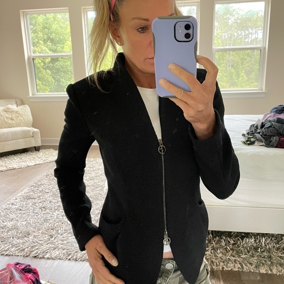 beautiful elegant Giorgio Armani blazer. Timeless and current style. - Picture 6 of 9